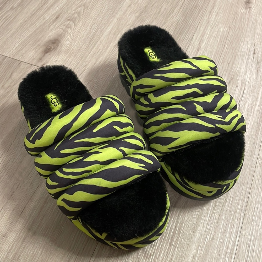 BRAND NEW UGG Slide Sandals